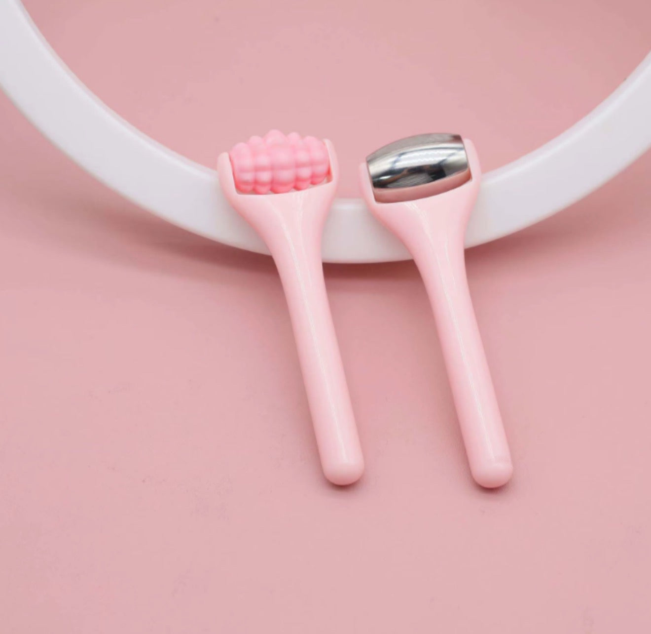 ערכת מיני רולר להפחתת כהויות מתחת לעיניים